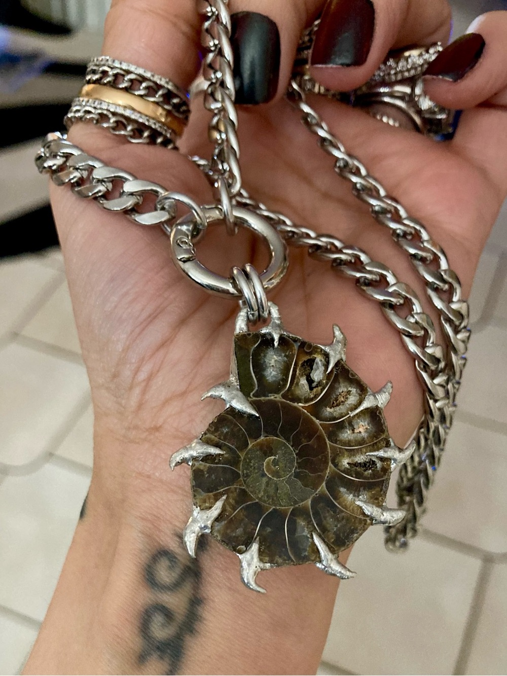 Genuine ammonite fossil shell with spikes on cuban chain choker necklace - Picture 2 of 15